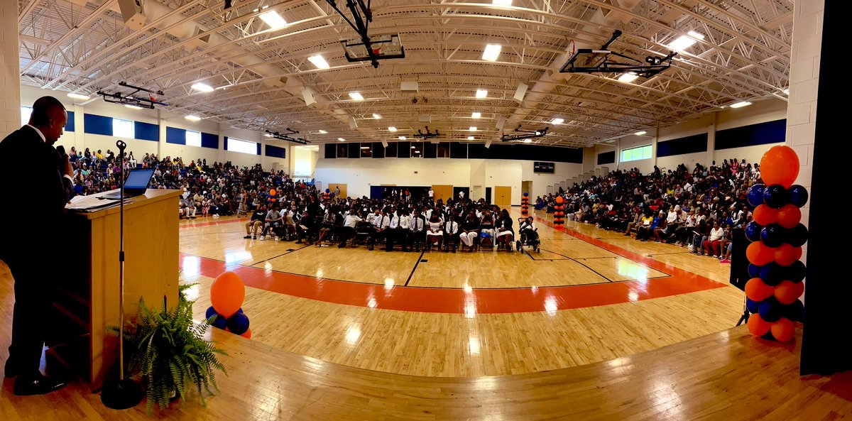 JLewisInvictus's tweet image. This time of year is bittersweet. We have watched this Eighth Grade Class come into their own. How fitting that their next principal @forrest_taylor1 captured this moment. Congratulations to everyone who walked in as a Royal Lion &amp;amp; left as an Astro. @JLIAPRIDE @robclark004 #PUSH