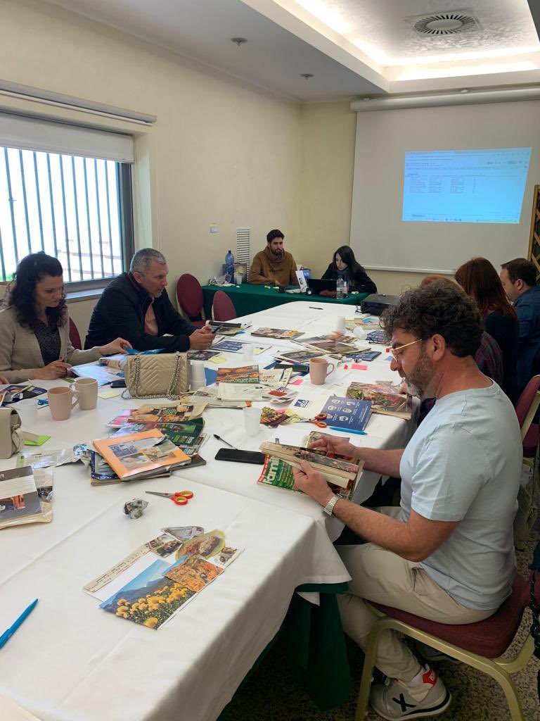 colemariaasunta's tweet photo. Dos de nuestros docentes se encuentran en Palermo🇮🇹. A través de diferentes actividades y debates, profundizan en la prevención, detección y actuación sobre el bullying. 🙅🏻 Nos traerán muchos recursos que ayudarán a los alumnos a aumentar su autoconcepto y autoestima 🧠 @sepiegob https://t.co/nTZZ0IdVic