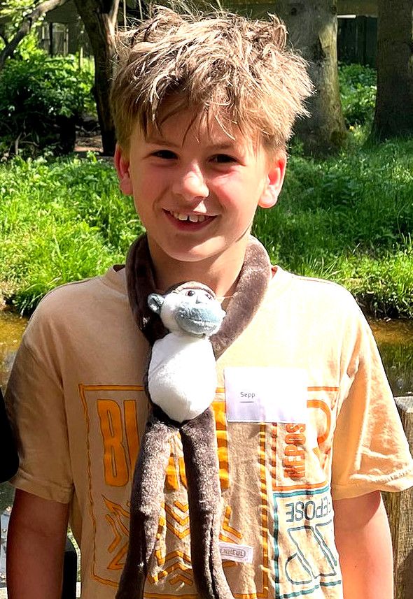 VvHuntington's tweet photo. Bijna 30 kinderen en jongvolwassen uit Huntingtongezinnen genoten van een geweldige, zonnige dag in de Apenheul. 
Ze werden begeleid vanuit de Huntingtoncentra. 
Dit dagje werd hen aangeboden door onze vereniging. 
Er is al vraag om een vervolg! https://t.co/koxM4Gs7QY