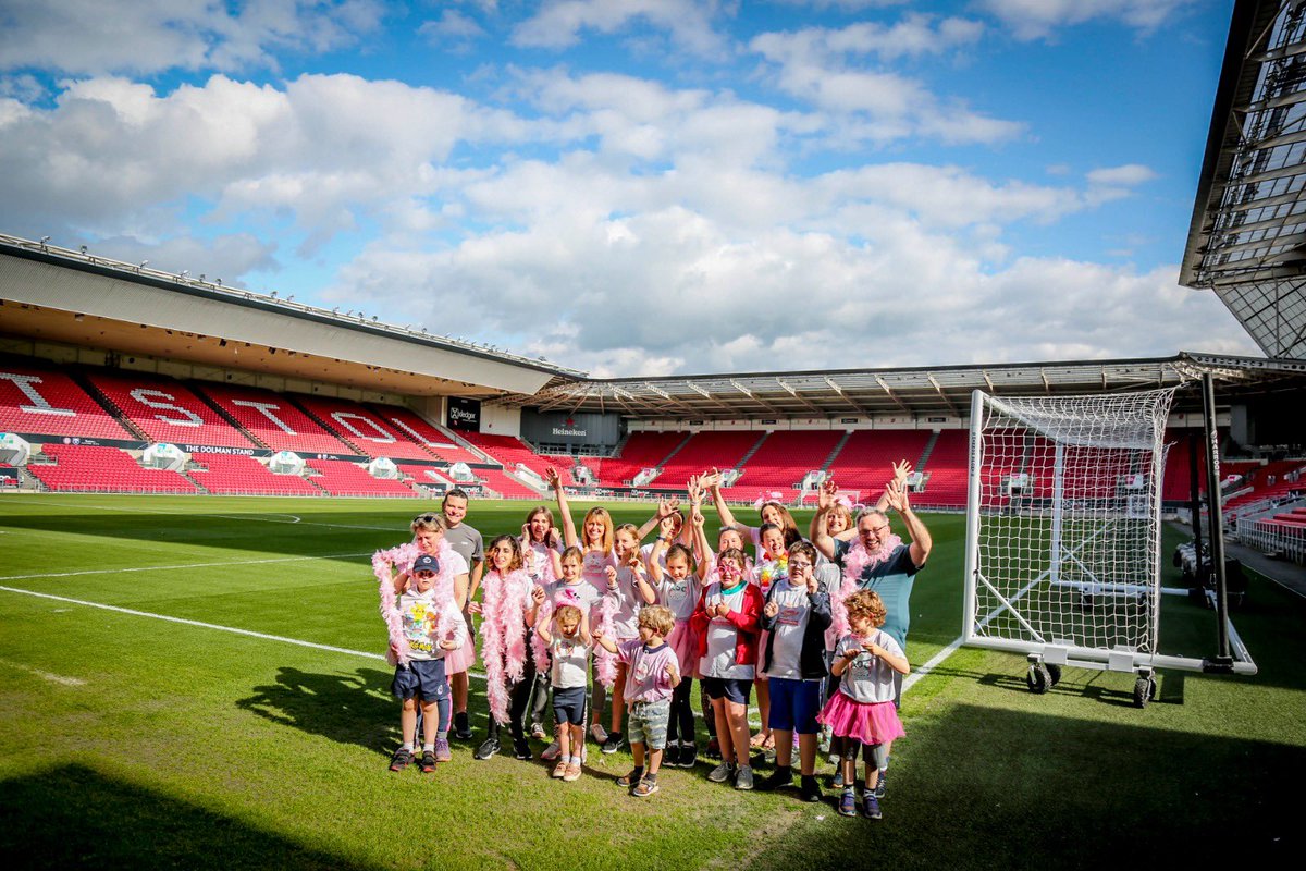 FlamingoChicks's tweet photo. WHAT a night for the Bristol Agents of Change! They clocked up 50 laps of @ashtongatestad for their #May100, taking the reins from the London AOC –> a grand total of 100 COMPLETED! 🙌
They’ve raised a whopping £1019.75 https://t.co/TNJC5nfpVm
Huge thanks to @ashtongatestad https://t.co/9vf5cfWNis