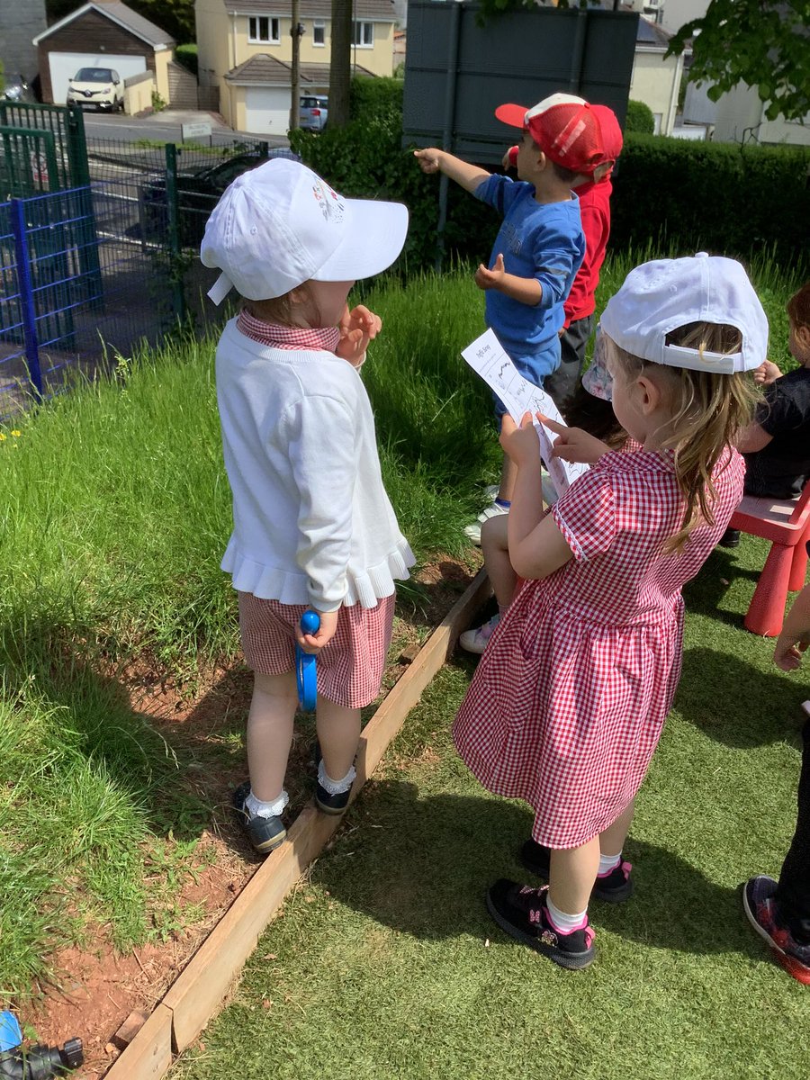 BhaNursery's tweet photo. @BHA_TQ @BhaNursery We currently have a traffic survey happening in the front of the Nursery. Counting cars, vans, bikes and lorries. Don’t worry, we’re keeping a tally chart to share with our friends. #traffic #EYFS https://t.co/k6korffzAu