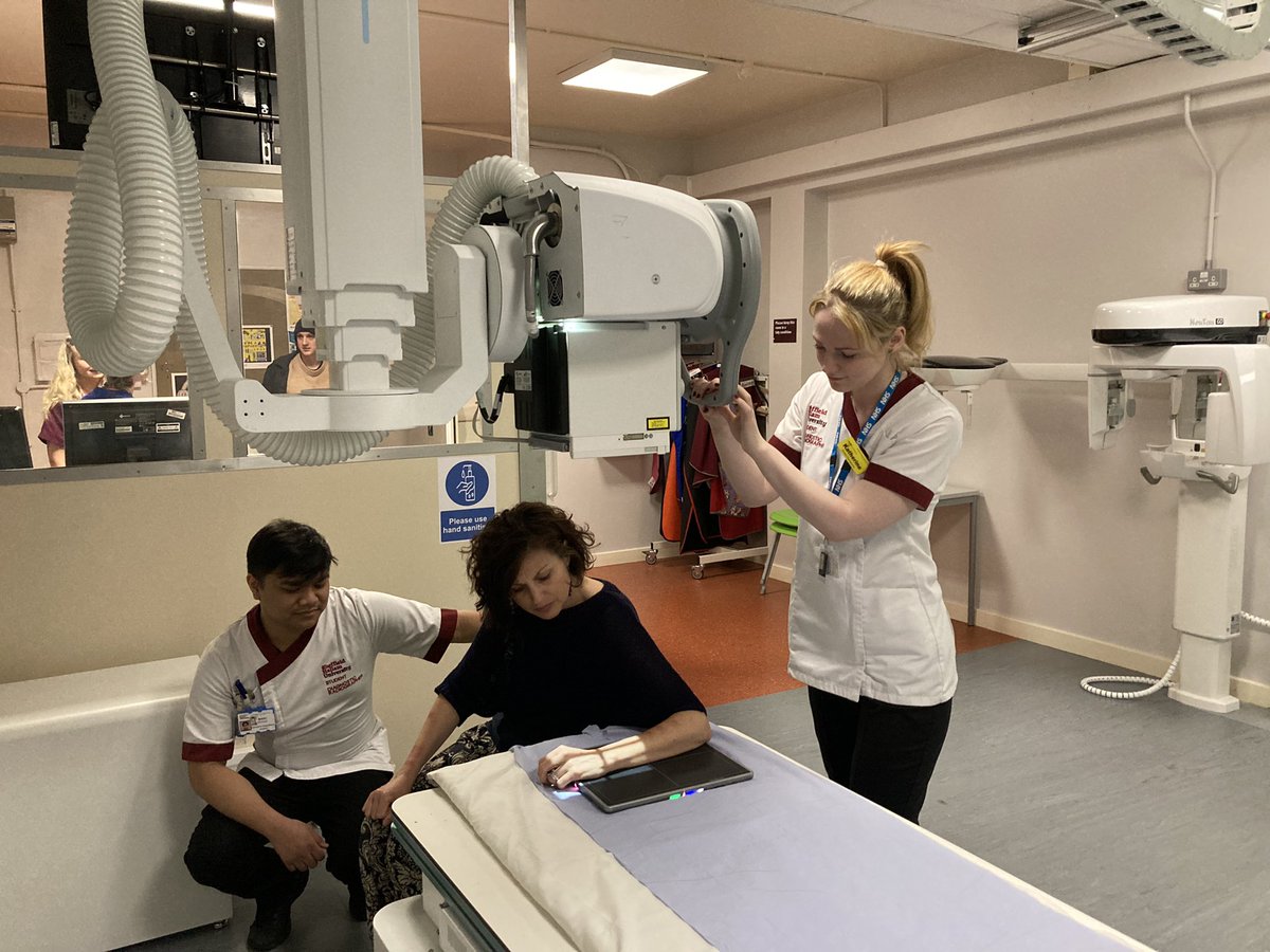 hbattyphysio's tweet photo. Fantastic authentic #simulation with brilliant actors from @MedicalRolePlay for our @SHURadiography students during their #simulatedplacement. Amazing job by the team to put this together and big thanks to the actors who enabled such rich learning for the students 👏👏👏@ahpshu https://t.co/NbnGBJqk1j