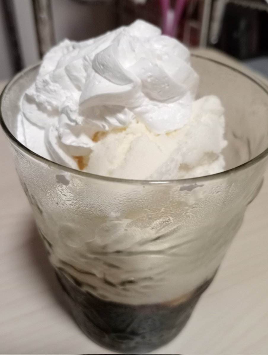 本日のデザートです🍨 暑いのでコーヒーゼリー 作りました😁 コーヒー感が、薄かったです アイスコーヒーの豆で濃いめに落として、作るのがいいですね😅デザート