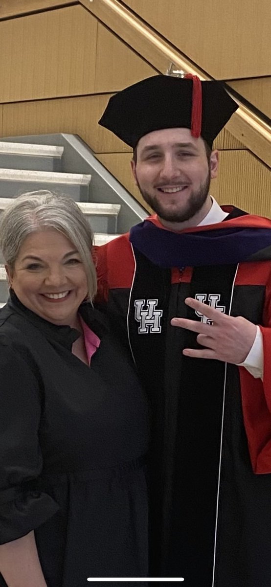 He’s one of the good ones. So proud of our guy! 🧡🤍🖤❤️
#utmom
#uhmom