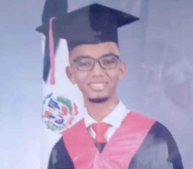 Mucha fuerza para la familia de Joshua Omar Fernández Decena de 19 años de edad. 
Este caso es una verdadera tragedia.
Perder la vida el día de su cumpleaños, Joshua se encontraba celebrando su natalicio, sin maltratar a nadie, disfrutando como un joven normal, y encuentra la