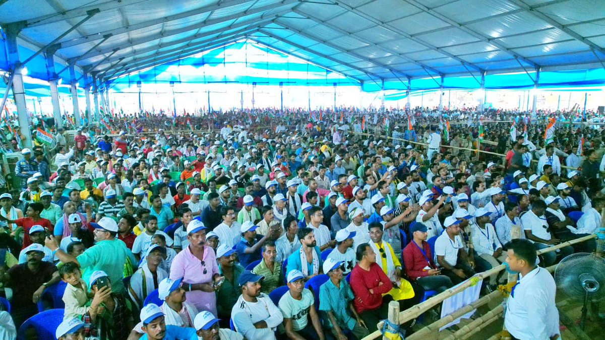 TMCNaboJowar's tweet photo. Huge turnout at Pandabeswar, Paschim Bardhaman as Shri Abhishek Banerjee addressed the masses during a Public Meeting on Day 23 of #JonoSanjogYatra

#TrinamooleNaboJowar https://t.co/gOYUZuqdTS