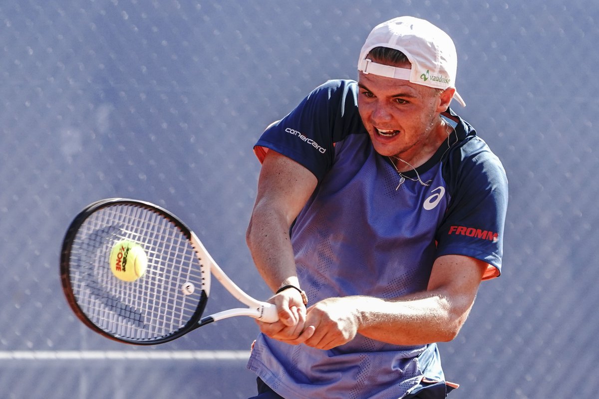 swiss_tennis's tweet photo. @DominicStricker celebrated his comeback after several weeks of injury with the title at the @atpchallengertour in Prague 🏆 

Is he now ready for great things at @rolandgarros ? 🎾

Interview: https://t.co/kyHN62WHfD

#SupportTheSwiss #RolandGarros @DKindlmann https://t.co/MDZR5L60CY
