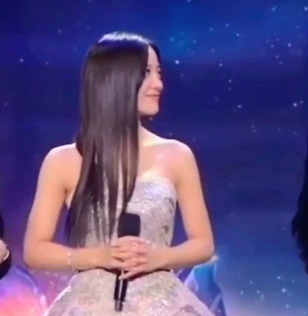 SunFyl's tweet photo. "I could stare at you forever" Even without showing the two, I know who they are staring at. 😊💓#yoora #sj #HyoJeong #DaytimeStar #YooraSeungHyun https://t.co/M690lkyn54
