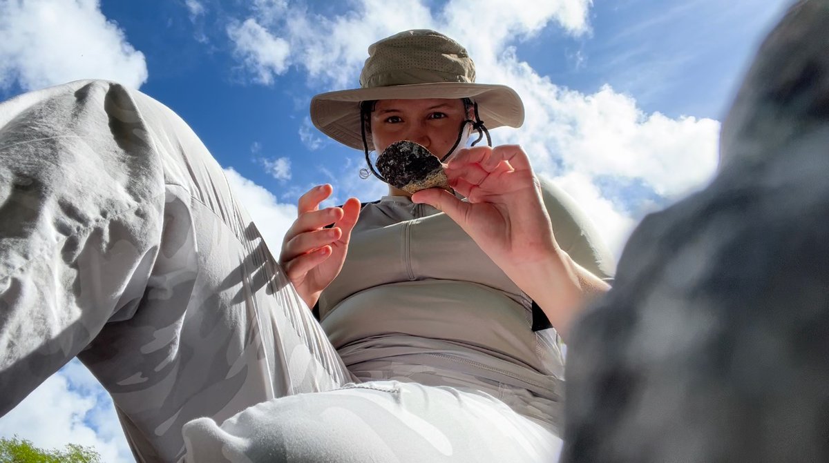 65% Geóloga ✅
Empecé en año de Pandemia: 2020, no fue fácil. Ayer termine mi 3re año y estoy feliz con el resultado. Estoy feliz con lo mucho que he aprendido estos años. 
Mientras más cerca, más parezco una geóloga, no soy la típica que le gustan las rocas y minerales.