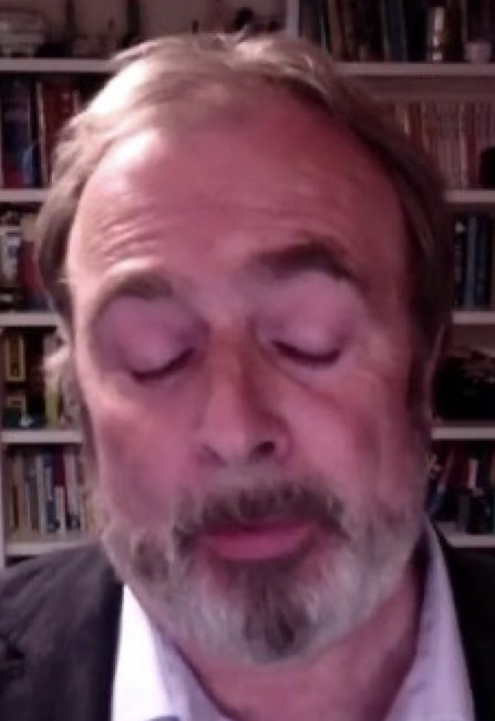 GuffyNicola's tweet image. The shroud of mumble #PeterHitchens @piersmorgan