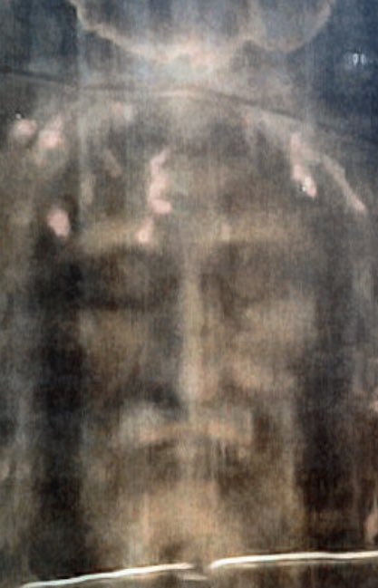 GuffyNicola's tweet image. The shroud of mumble #PeterHitchens @piersmorgan