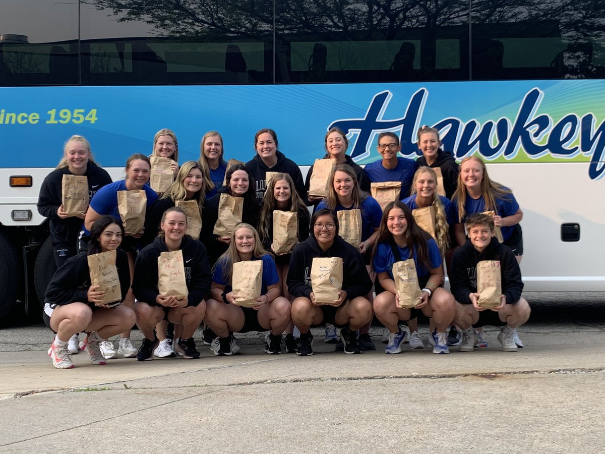 NorseSoftball's tweet photo. Thank you @lc_norse_soccer for the goody bags and to @luthercollege for the gathering and send-off this morning!! We are feeling the @norsesports 💙🤍💚💙 #NCAAbound @NCAASoftball https://t.co/gM4NV0bqCK