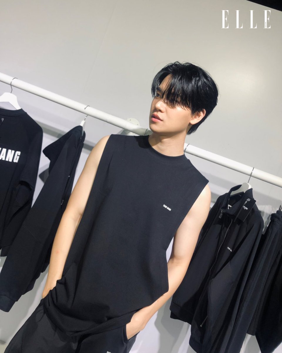 ELLEThailand's tweet photo. หล่อเกินต้าน! ส่องภาพนักแสดงหนุ่มหล่อ ‘หยิ่น อานันท์’ ที่งานเปิดตัวคอลเล็กชั่นสุดพิเศษของ TEAM WANG Design ภายใต้ชื่อ THE ORIGINAL 1: BE YOU, THE ORIGINAL 1 ที่สยามดิสคัฟเ���อร์รี่วันนี้

#ELLEreports 
@yinyin_anw #yinyin_anw 
#TEAMWANGdesign https://t.co/kj4n1JMLcC