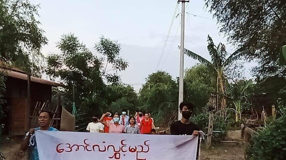 KimMinJi263's tweet photo. In Shweyekyi village, Yinmarbin township , a protest went on to oppose military dictatorship today.  #2023May17Coup  #G7HearTheVoiceOfMyanmar #G7WhatAboutJapan #WhatsHappeningInMyanmar https://t.co/JI2MvVHyS9