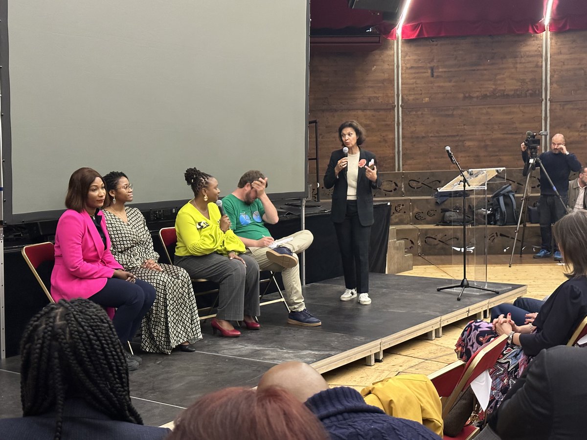 francletkarine's tweet photo. Heureuse d'accueillir à nouveau @ForestWhitaker et ses équipes à #Aubervilliers, pour ce magnifique projet porté par @connectWPDI qui permettra à nos jeunes et aux femmes du territoire de bénéficier de formation, pour construire un avenir meilleur pour tous.
#WPDI #réussite https://t.co/qaE0RIsjGc