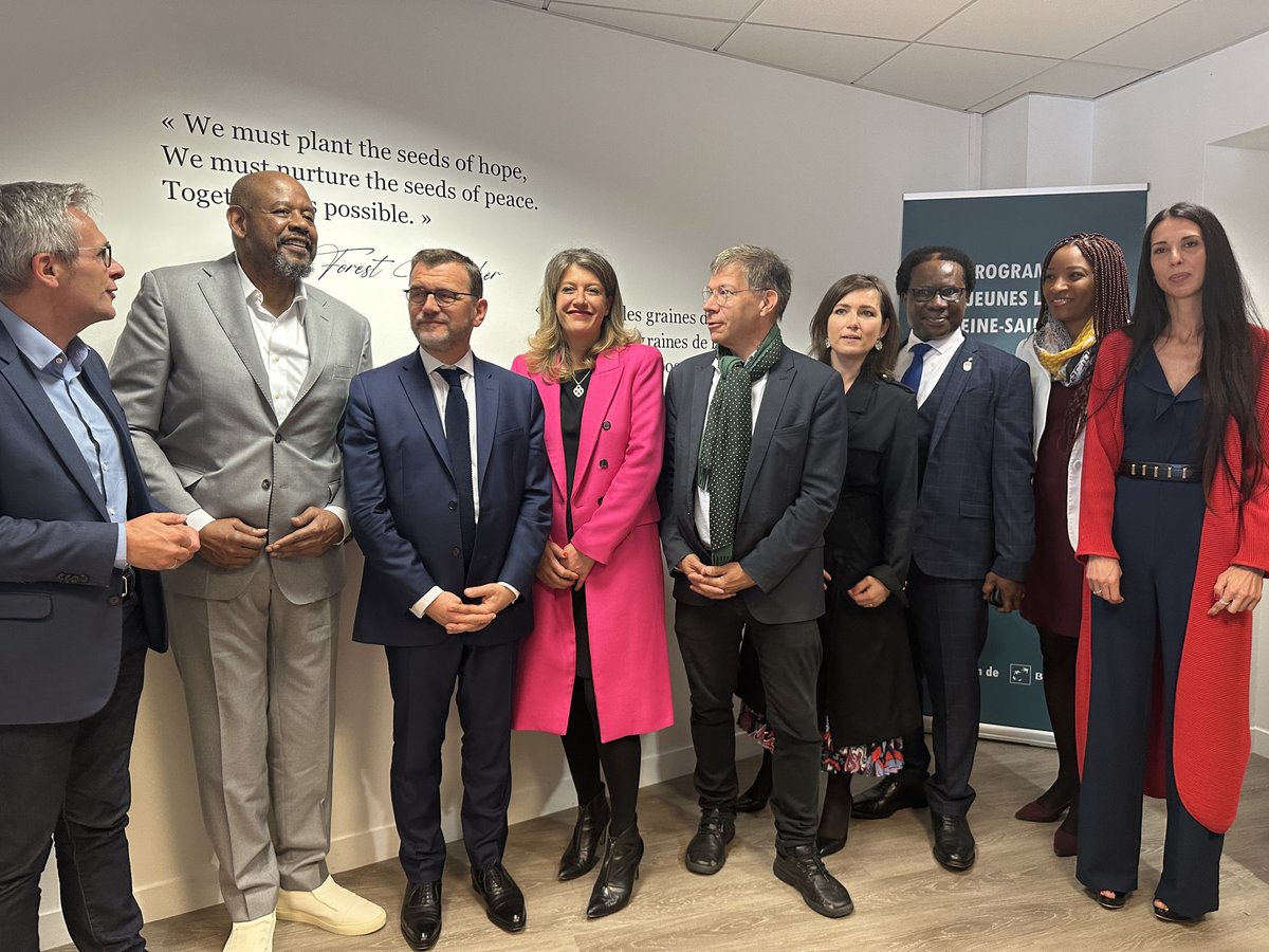 francletkarine's tweet photo. Heureuse d'accueillir à nouveau @ForestWhitaker et ses équipes à #Aubervilliers, pour ce magnifique projet porté par @connectWPDI qui permettra à nos jeunes et aux femmes du territoire de bénéficier de formation, pour construire un avenir meilleur pour tous.
#WPDI #réussite https://t.co/qaE0RIsjGc