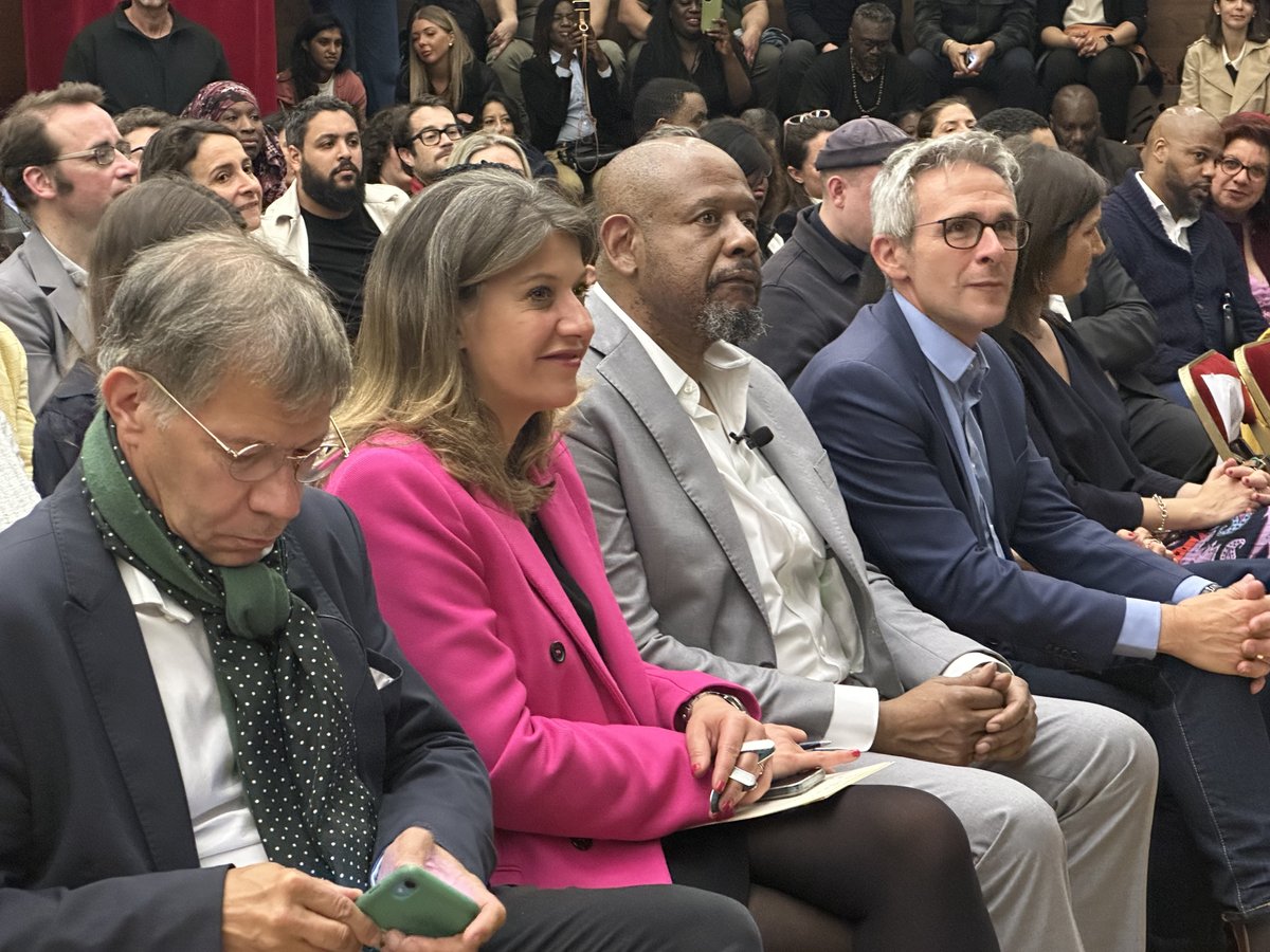 francletkarine's tweet photo. Heureuse d'accueillir à nouveau @ForestWhitaker et ses équipes à #Aubervilliers, pour ce magnifique projet porté par @connectWPDI qui permettra à nos jeunes et aux femmes du territoire de bénéficier de formation, pour construire un avenir meilleur pour tous.
#WPDI #réussite https://t.co/qaE0RIsjGc