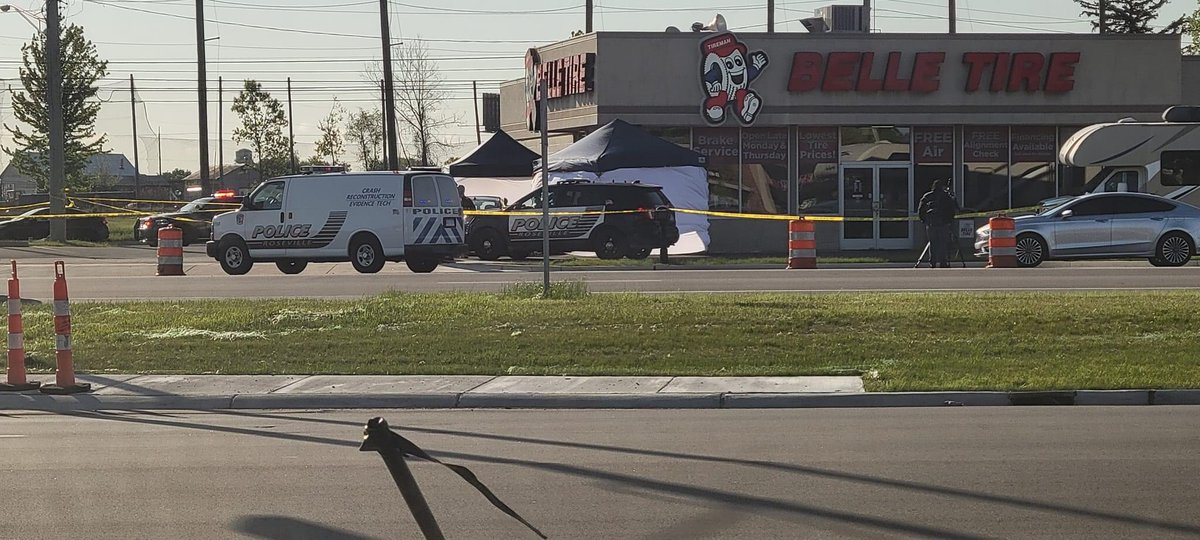Roseville-Belle Tire Gratiot &amp; Little Mack.. police are investigating a Female deceased laying in middle of . Alleged stabbing in the neck that may have stemmed from a robbery. 
Suspect fled to Saint Clair Shores and there’s another stabbing victim. ￼