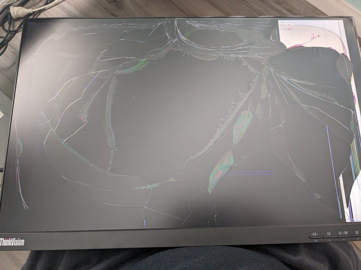 ZHowardPsych's tweet photo. @LenovoANZ not how I was hoping my brand new monitor would look upon opening. Not happy and not getting anywhere with support in terms of a replacement. https://t.co/hhxw2BMy3h