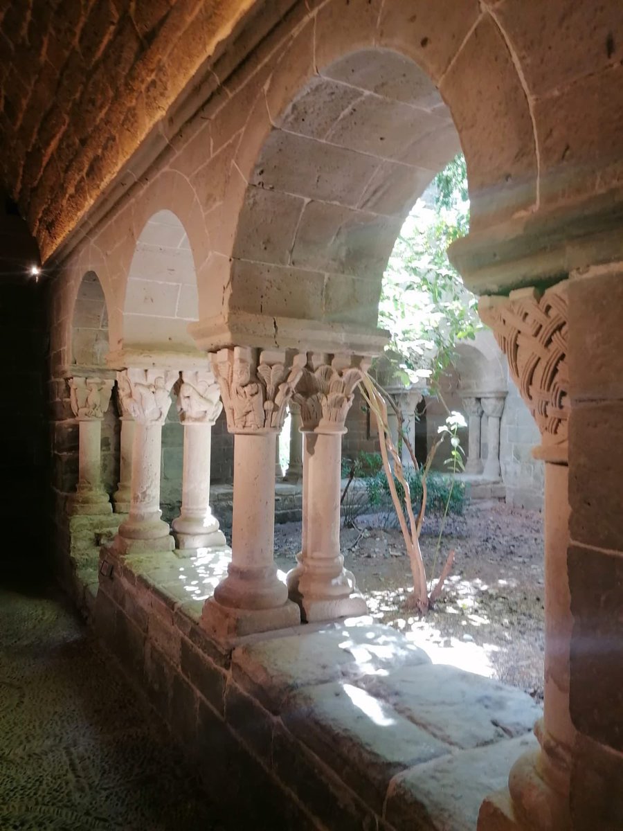 e_montbui's tweet image. Els infants de 4t han anat a passar el dia al Món Sant Benet. Allà, a més de visitar el monestir, han aprofitat per fer un taller sobre alimentació saludable. #Centredinterès #SantFruitósdeBages #Sortides #EscolaMontbui #ComunitatdeGrans