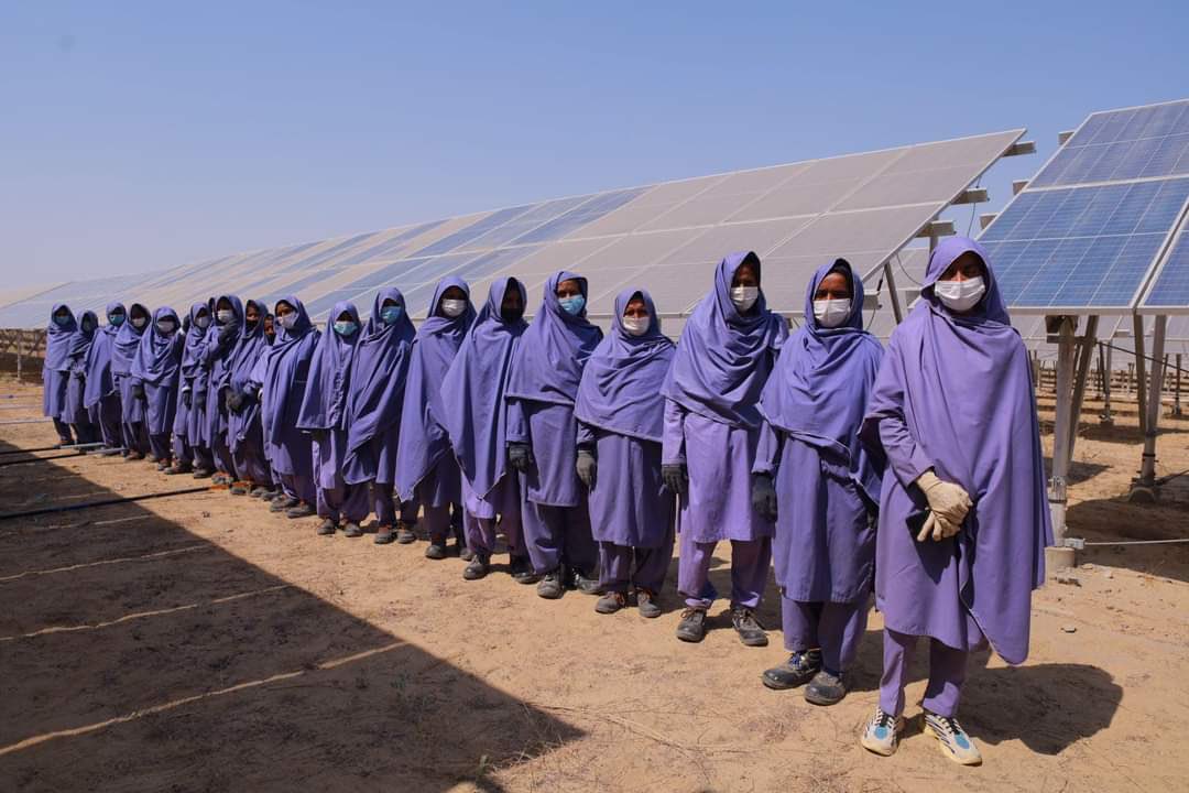 TharCoalBLock1's tweet photo. 1/2 The Thar Block-1 Integrated Coal Mine Power Project has trained and employed local women to work on the project as part of our initiative aimed at women empowerment in the impoverished region. One such activity is the solar panel cleaning.
#CPEC #woman-empower #SSRL #TCB1 https://t.co/vLpI0jiC7X