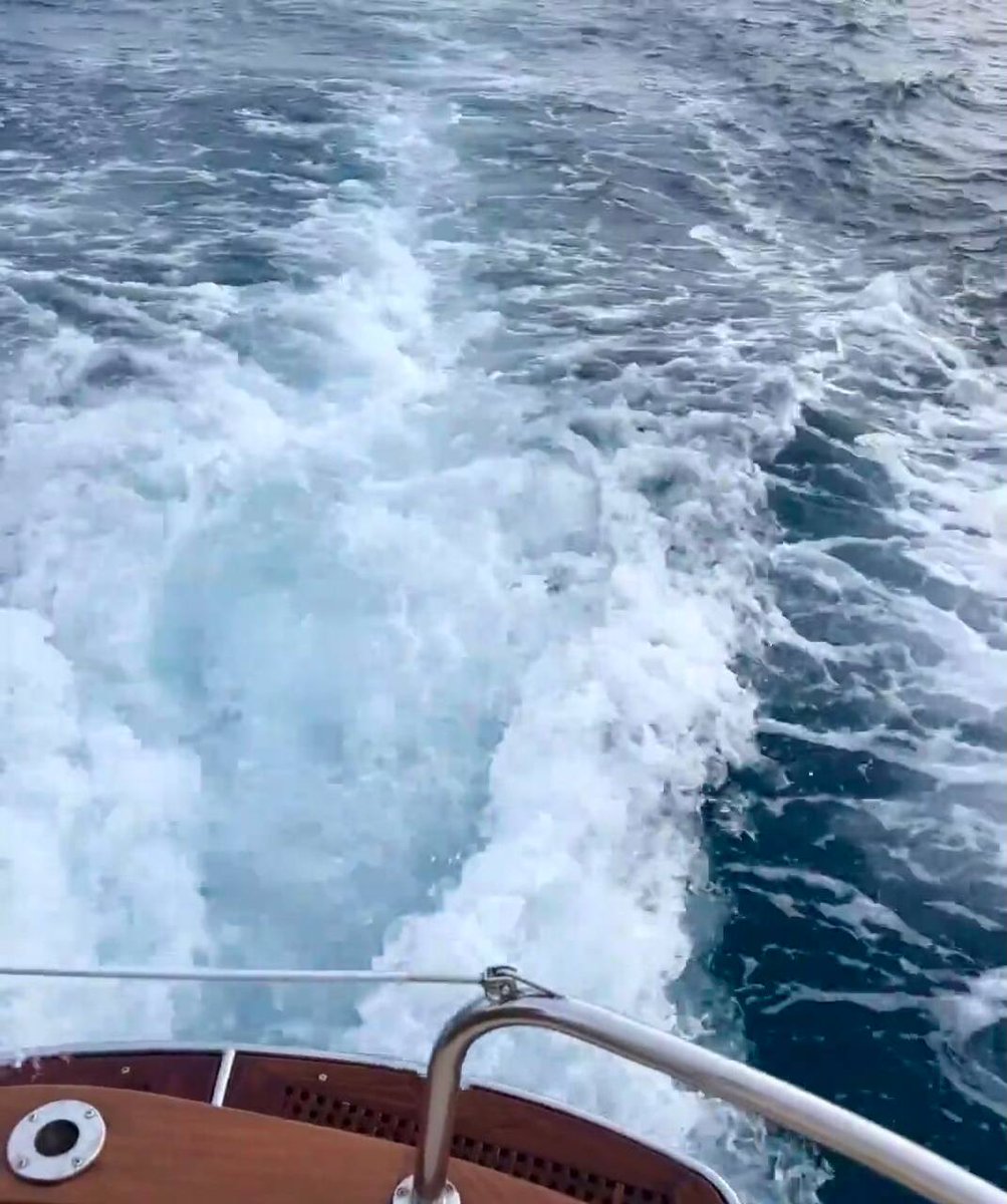 The sea is not a lady, but the strength of the Xiang Yu; the sea is not a beautiful blue carpet, but an endless flow of sand dunes. Anger is the truest side of the sea.