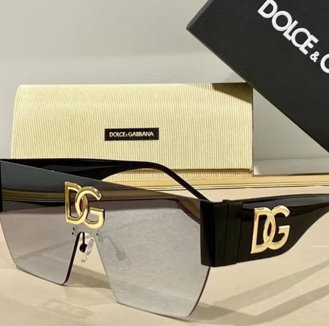 coach_lauram's tweet photo. I'm back with another plug🔌

Those who love beautiful brands shades go to Small  and market street there's a shop called Martine urthur Eyewear. They sell all famous quality shades at an affordable price.When you on small and market,look at your right side you will find it https://t.co/R9EwUOaiIE