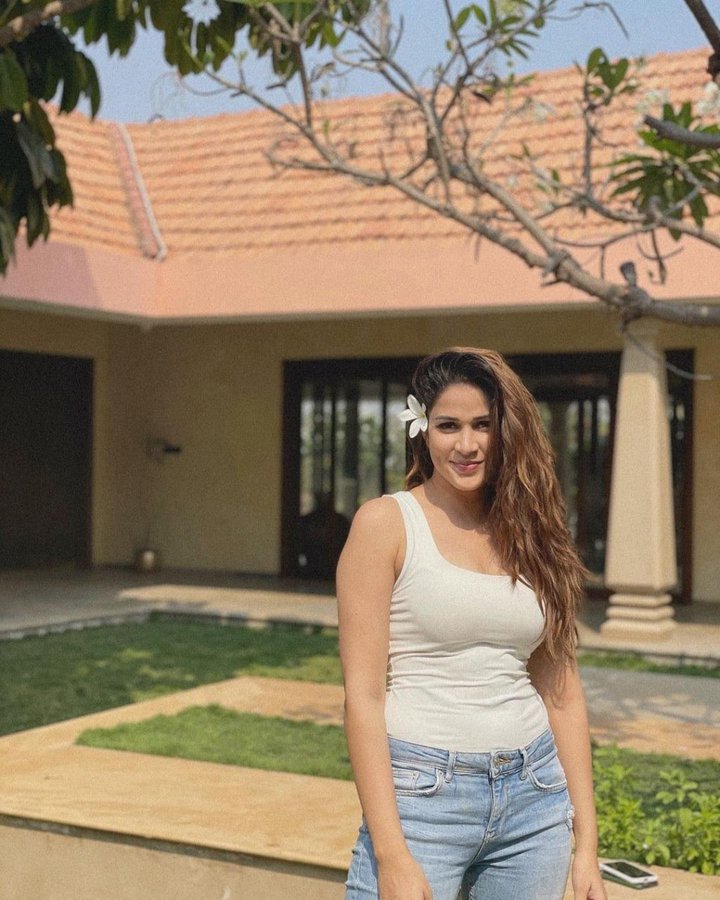 FwVWkosX0AUcO0d?format=jpg&name=900x900