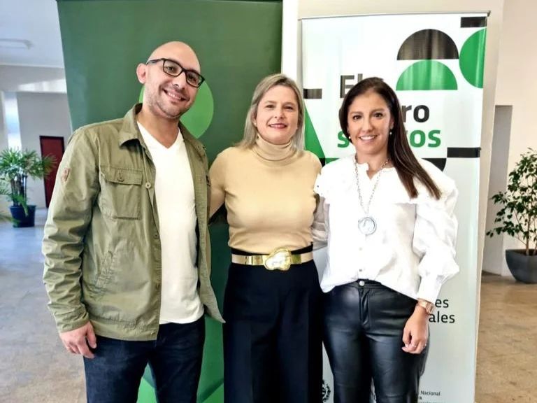 sembrandouy's tweet photo. La emprendedora Milena Silva de Mencanta y el emprendedor Sergio Rebollo de INDATA compartieron sus historias como casos de éxito local.  

Agradecemos especialmente al @comuna33 por el apoyo. https://t.co/yqFY2YmLW7