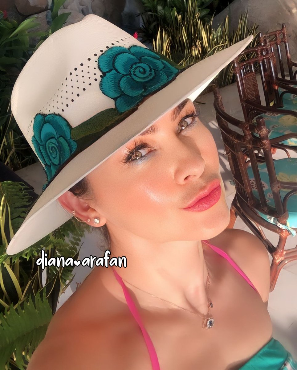 Morning Sunkissed with a Kiss 🔆💋😘🩷✨ <a href="/aracelyarambula/">Aracely Arámbula</a>