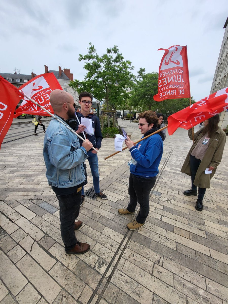 ✊ RASSEMBLEMENT✊

➡️ Nous avons participé au rassemblement pour le soutien au peuple palestinien.

C'était un très beau rassemblement remplie de nostalgie pour les anciens et un très bon moment pour prendre conscience qu'il faut agir et non s'indigner pour le peuple palestinien