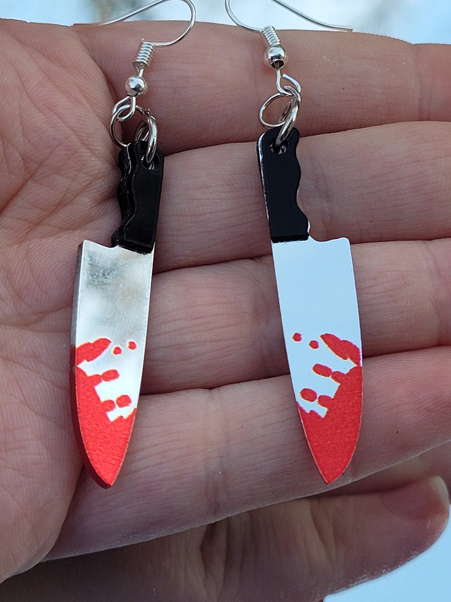 Horror loving babes, these earrings are for you 🔪

Take 20% off your entire purchase thru 5/31, no coupon code needed!

Shipping to USA and Canada 

Etsy.com/shop/Delightfu…