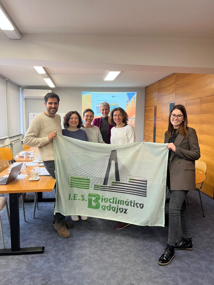 IES Bioclimático tweet media