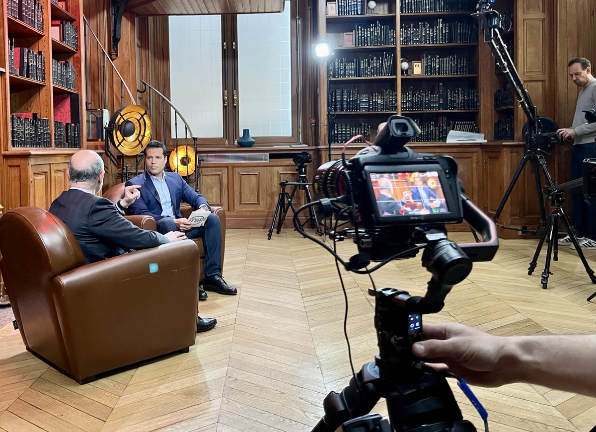 Courdescomptes's tweet photo. Transitions écologique et énergétique, verdissement des comptes publics, investissements et endettement publics. Un tour d’horizon avec @pierremoscovici, Premier président de la @Courdescomptes demain à 18h sur @publicsenat dans l’émission #PQCD pr��sentée par David Jacquot. https://t.co/2oAopc1E34