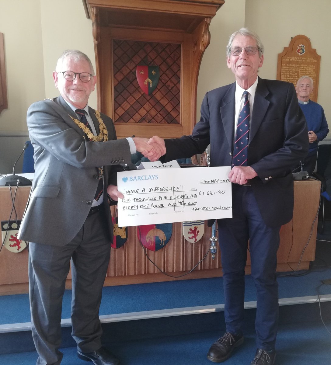 Before yesterday's Annual Meeting the Retiring Mayor, Councillor Paul Ward, presented a cheque for £1,581.90 to the 'Make a Difference’ charity, in respect of funds raised during his Mayoral year.