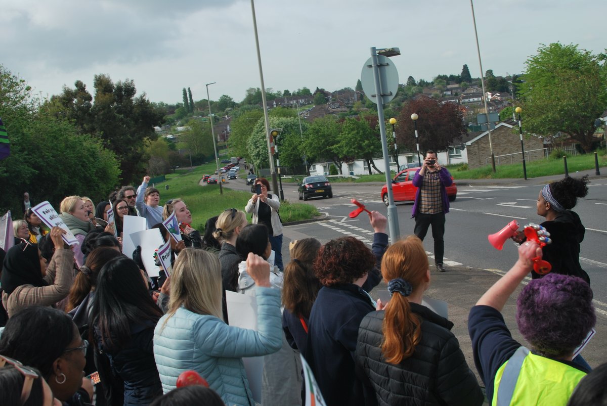 TomB4UNISONNEC's tweet photo. 1/ Brilliant second day of strike action at my workplace, #AshFieldAcademy, where #UNISON members are in dispute after rejecting a real terms pay cut. Members are planning a further three days of strikes next week unless the employer agrees to settle. https://t.co/lBDZMxMe6q