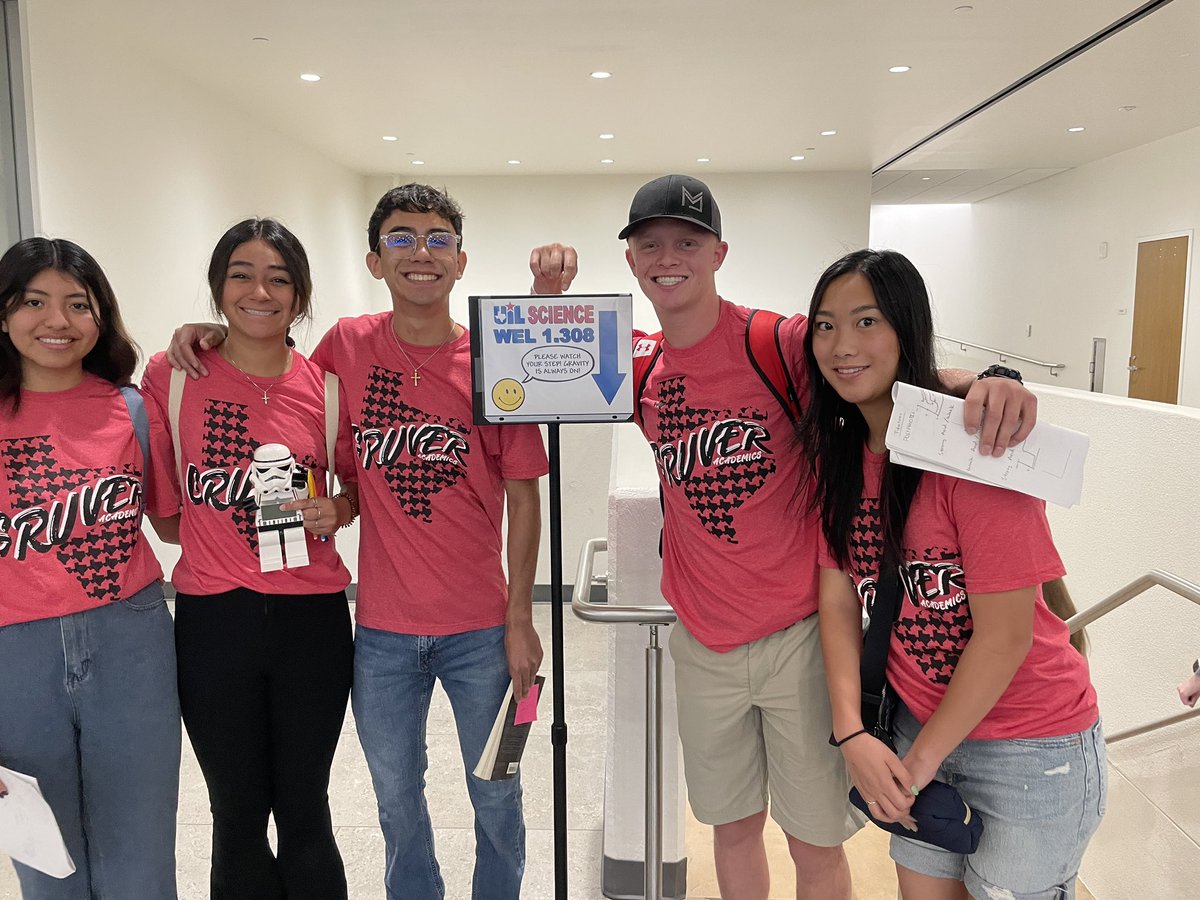 kimberly_irwin's tweet photo. Here they go! @klsdavis @Gruver_ISD #UILState #science https://t.co/IkHpDEAk5L