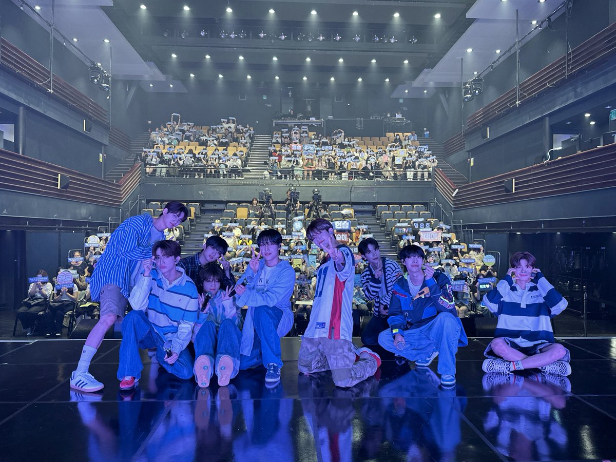 YOUNITE_offcl's tweet photo. [📷]

댄스 동ㅇr己l 유ㄴr○l트 쇼케○l스 무ㄷН 완료!

유니즈💗 다들 즐거우셨나요? 
오늘 함께해 주셔서 감사합니다 😊

앞으로 유나이트의 활동
많이 기대해 주세요! 🌊💙

#YOUNITE #유나이트 
#빛_BIT_Part1 #WATERFALL 
#브랜뉴뮤직 #BRANDNEWMUSIC https://t.co/9Axu14v1GZ