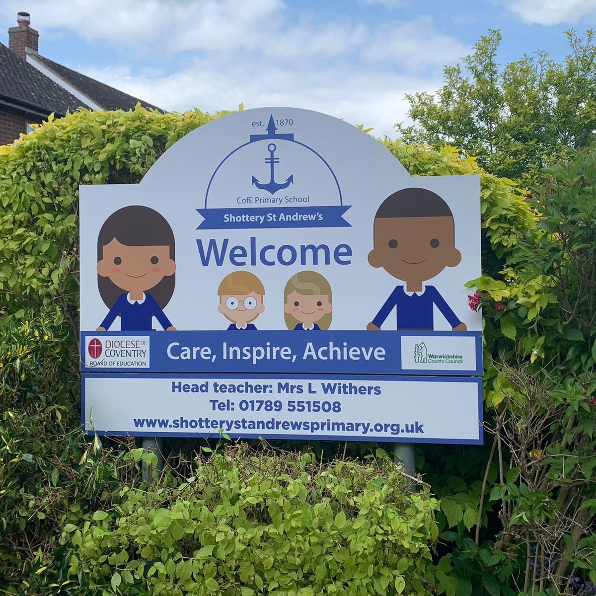 A new welcome sign for @ShotteryPrimary designed, produced and fitted in time for their Open Event today.
#schoolsigns #signs #signage #schools #education #externalsignage #educationalsignage #educationsector #signdesign #signagedesign #shottery #stratforduponavon #warwickshire