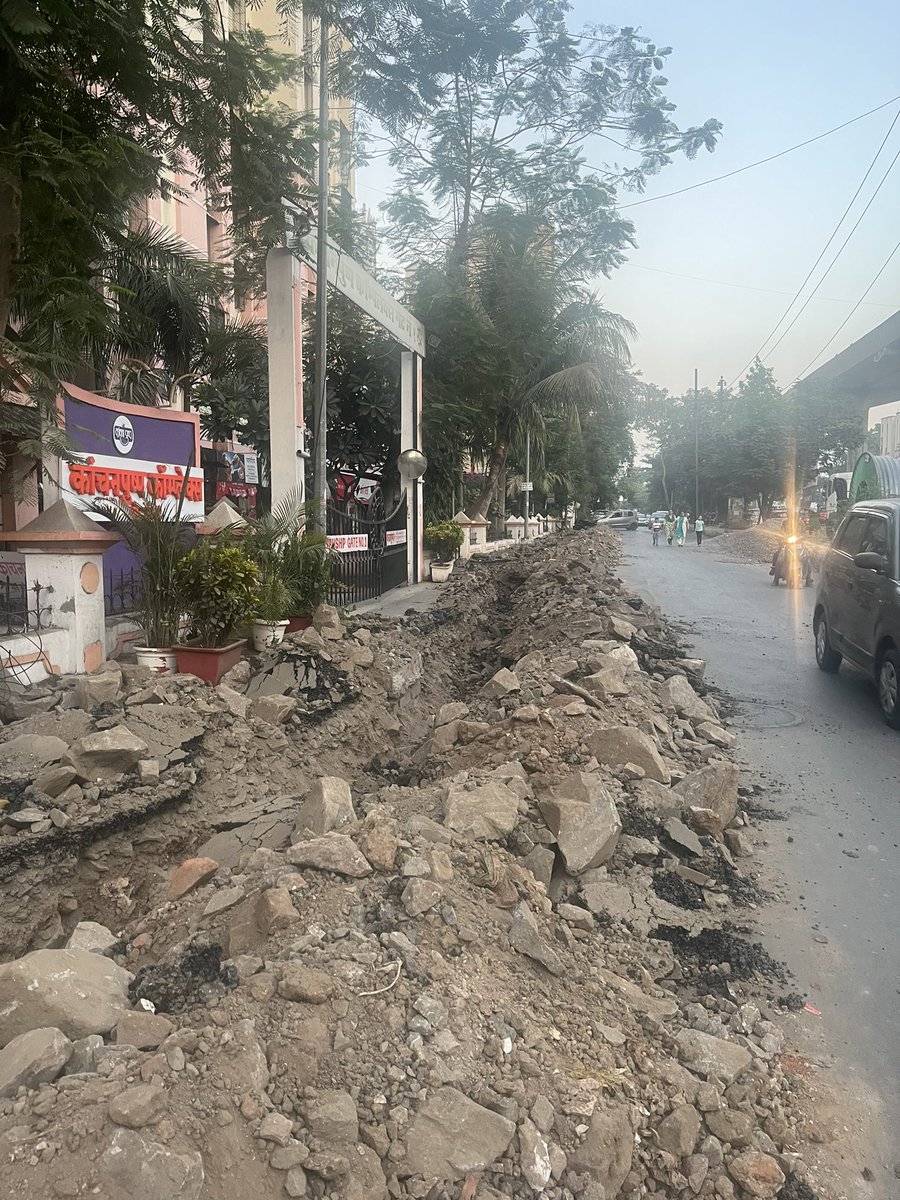 namratarn's tweet photo. Wer Shld ppl walk @TMCaTweetAway @CMOMaharashtra https://t.co/T8gHad1YxK