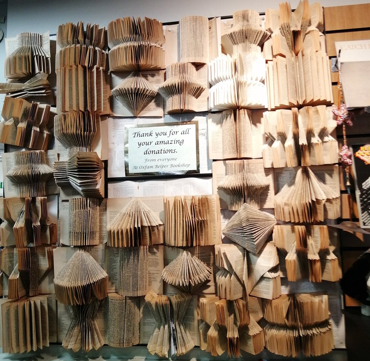 Look at this fab #book  wall spotted in @oxfambookshop #Belper #Derbyshire #uk  #oxfambookshop #bookshop #books #reader #booklovers #bookshopping #readerscommunity #bookreader #BookTwitter #books  #bookshops #Reading📖 #readingcommunity #bookdisplay #bookart