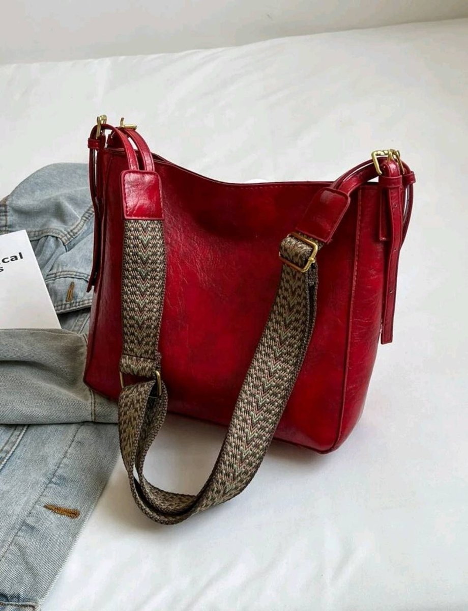 #etsy shop: Bag - red shoulder bag

#etsyukseller #bags #shoulderbag #redbags #redleatherbags #leatherbags #leathershoulderbag #veganleatherbags #giftsforher #mothersdaygift #valentinesgift #femalesecretsantagift #quirkycreationsni  etsy.me/435ZSCY