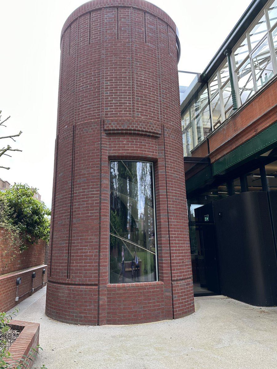 Visited the lovely but quite bonkers <a href="/LeightonHouse_/">Leighton House and Sambourne House</a> today to take pics of the gorgeous inside and <a href="/DullMuseumSnaps/">Dull Museum Snaps</a> of their new stairs and lift…