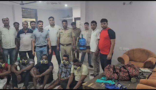 Rajeshbhati052's tweet photo. ग्रेटर नोएडा में पकड़ी गई ड्रग्स बनाने की फैक्ट्री। 300 करोड़ रुपये की ड्रग्स पकड़ी गई है। ग्रेटर नोएडा के सेक्टर बीटा-2 में पुलिस ने 46 किलो एमडीएमए के साथ अफ्रीकी मूल के 9 नागरिक गिरफ्तार किए हैं। 

@noidapolice

@CP_Noida

Translate https://t.co/LgxGVrBidl