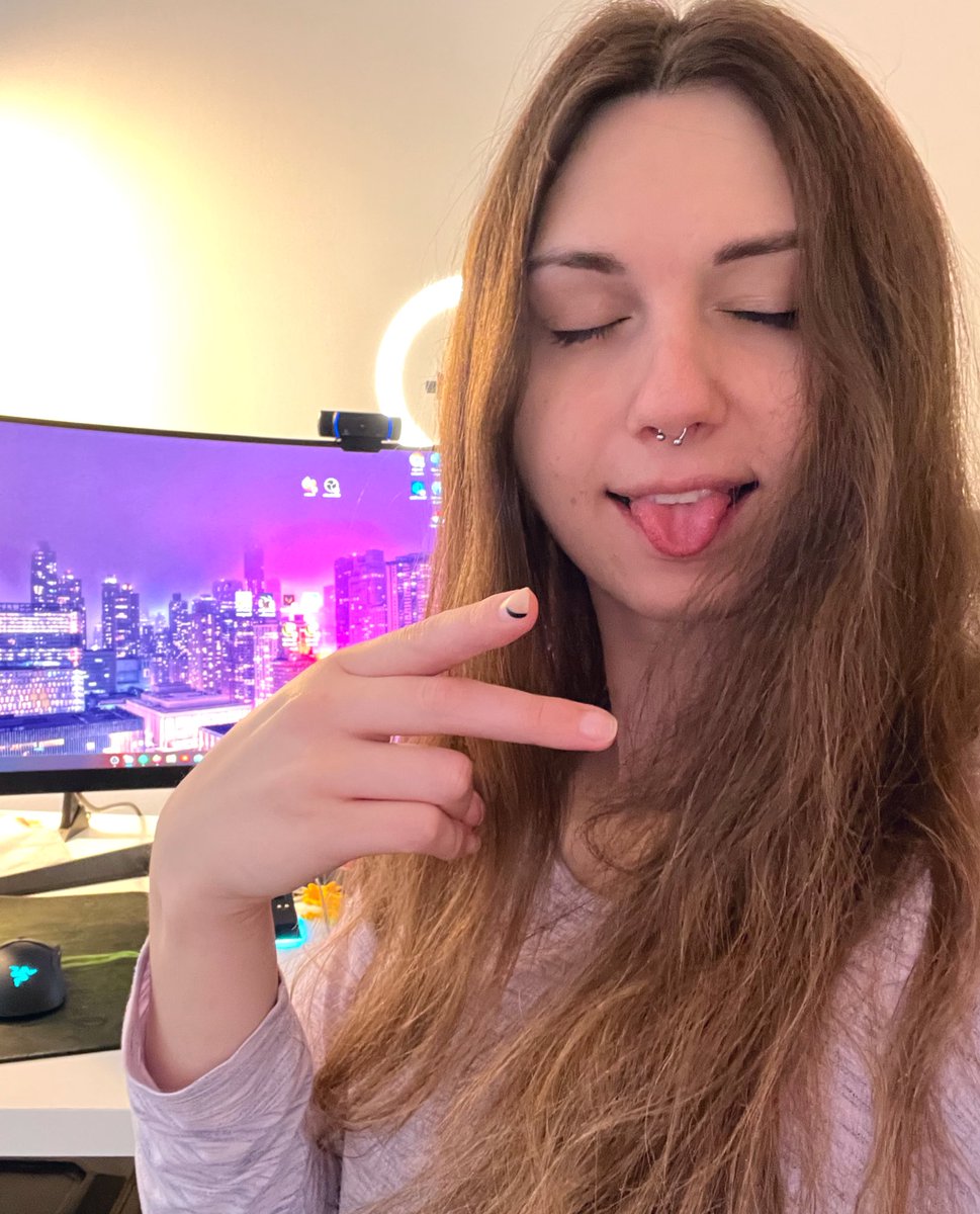 Livvstream's tweet photo. 🔴 More fortnite grind mostly today c:
https://t.co/Rei9GXeZWn https://t.co/OW3ORf4OnS