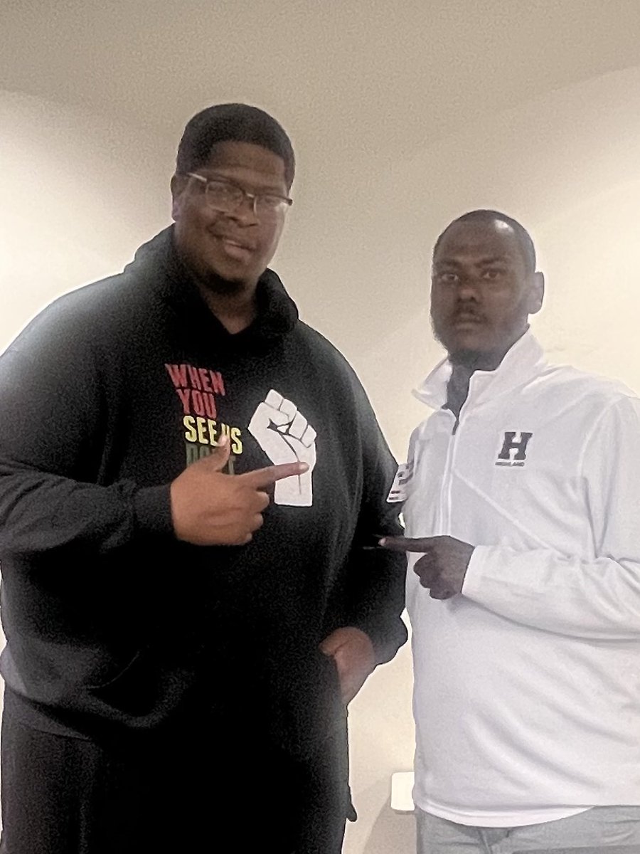 S/O to @Coach_EWash from @HCC_Football  for stopping by to check out some prospects with @HCCamSmith from @wash_kc .

#WhosHouse #WashHouse
