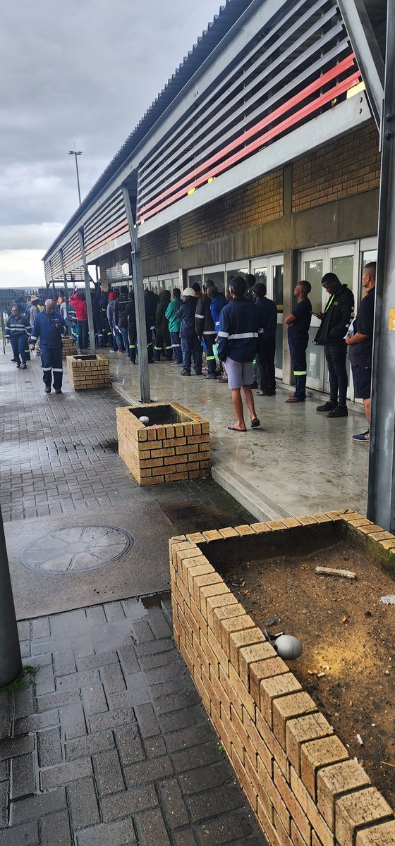 N3mr3k's tweet photo. @SAfmRadio This Minister of transport does not no whats happening in our ports. Richards Bay is blocked by trucks daily. Permit office take drivers 1 to 2 hours to get a day permit amd most drivers do this every 2 days. Waisting hours daily. https://t.co/bsFczV1HmQ
