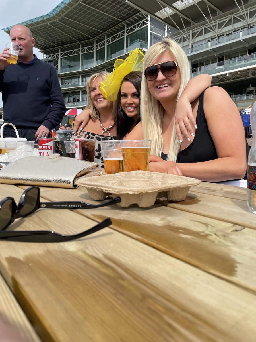 gamblingchancer's tweet photo. Team Scs at York races https://t.co/WvMCNhyFnU
