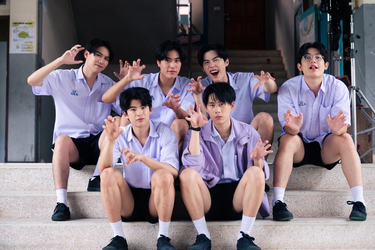 OurSkyy2TH's tweet image. อยู่ในระเบียบหน่อยมีคุณประธานจับตาดูอยู่นะ!

#OurSkyyxMySchoolPresidentEP1
#GMMTV
@gemini_ti @tawattannn  @winny_thanawin @satangktp @mmarkpkk @ppromxx_ @CPassatorn