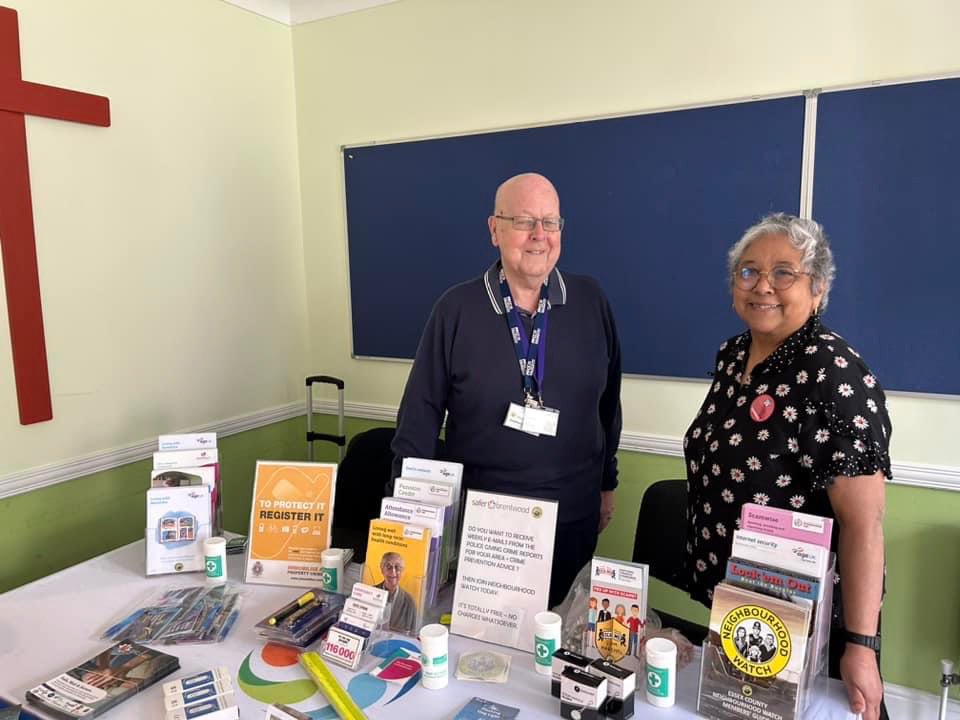 KeithRBarber's tweet photo. Safe, Well & Secure - @EssexPoliceUK, @ECFRS, @Brentwood_BC, @BrentwoodCvs and partners coming together to help West Horndon residents. Delighted to visit and see so many organisations working to strengthen our community. #WestHorndon #safewellsecure #community https://t.co/6KWSP3joml